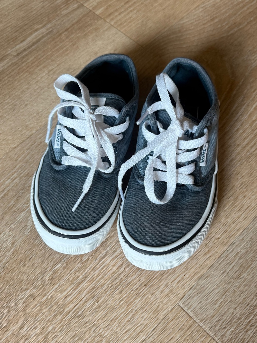 Vans Youth Atwood Sneakers size 12.5